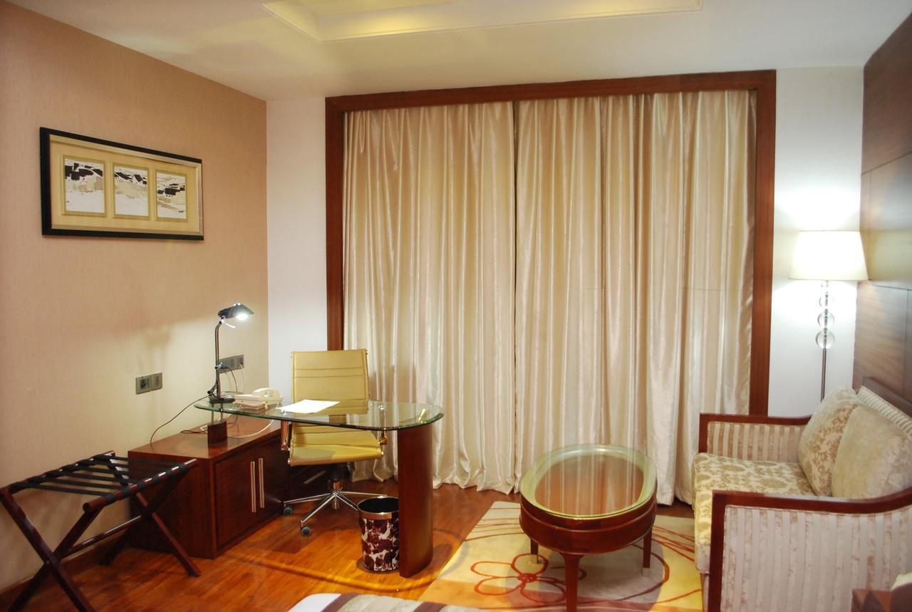 Citrus Hotel Ghaziabad Exterior photo